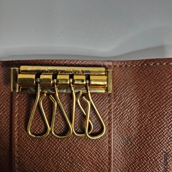 Louis Vuitton Key Holder - Full Inclusion - Picture 5 of 11